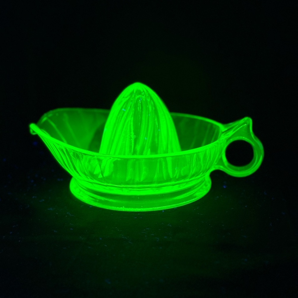 Vintage Jeannette Depression Uranium Glass Citrus lemon Reamer 1930’s 8.50”